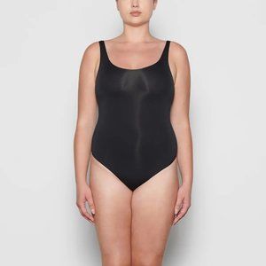 SKIMS Essential Scoop Neck Bodysuit NEW Onyx Womens 4X/5X